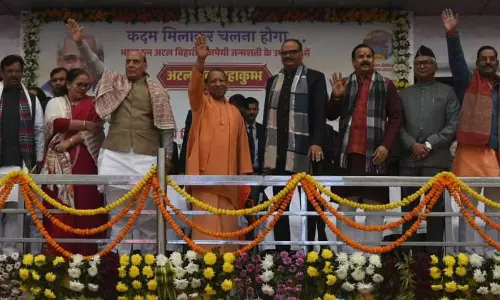 राजनाथ सिंह और योगी आदित्यनाथ ने लखनऊ में दो दिवसीय अटल स्वास्थ्य मेले का संयुक्त रूप से उद्घाटन किया