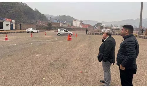 Jammu: परिवहन आयुक्त ने ड्राइविंग परीक्षण स्थल का दौरा किया