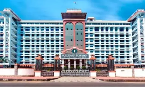 कोच्चि पपांजी विवाद: HC ने किस कानून के आधार पर पपांजी को हटाने को कहा? कोच्चि पपांजी विवाद: HC ने किस कानून के आधार पर पपांजी को हटाने को कहा?