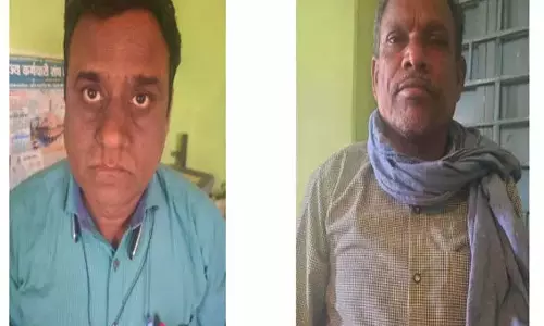 पटवारी-कोटवार रिश्वत लेते गिरफ्तार