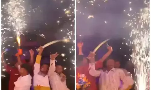 रायपुर में युवकों के ग्रुप ने तलवार से केक काटकर मनाया जन्मदिन, वीडियो वायरल