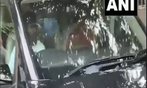 हैदराबाद पुलिस के सामने पेश होने के बाद अपने घर पहुंचे Allu Arjun