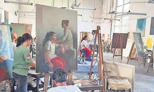 JJ School ऑफ आर्ट के मॉडल्स को 200-500 का वेतन वृद्धि मिली JJ School ऑफ आर्ट के मॉडल्स को 200-500 का वेतन वृद्धि मिली