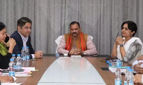 स्वास्थ्य मंत्री श्याम बिहारी जायसवाल ने IAS अमित कटारिया के साथ की बैठक स्वास्थ्य मंत्री श्याम बिहारी जायसवाल ने IAS अमित कटारिया के साथ की बैठक