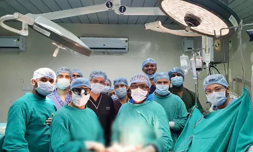 मेकाहारा के डॉक्टरों ने रचा इतिहास, निकाला फेफड़े और हार्ट से चिपका 5 किलो का ट्यूमर मेकाहारा के डॉक्टरों ने रचा इतिहास, निकाला फेफड़े और हार्ट से चिपका 5 किलो का ट्यूमर