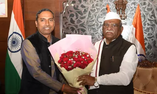 Dungarpur: वागड़ क्षेत्र के विकास और जनजातीय अस्मिता के लिए राज्यपाल से मिले बंशीलाल कटारा