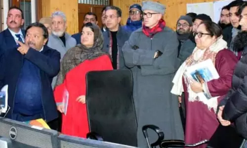 मुख्यमंत्री ने भीषण शीतलहर के बीच Kashmir की बिजली आपूर्ति की समीक्षा की