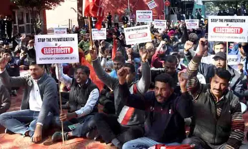Chandigarh: निजी कंपनी को हस्तांतरित करने की समयसीमा एक महीने बढ़ाई गई Chandigarh: निजी कंपनी को हस्तांतरित करने की समयसीमा एक महीने बढ़ाई गई