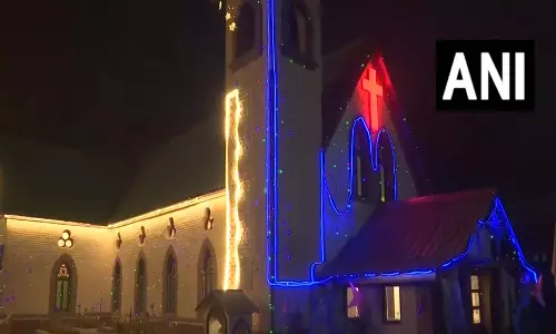 Christmas: कश्मीर होली फैमिली कैथोलिक चर्च को रोशनी से जगमगया गया, VIDEO...