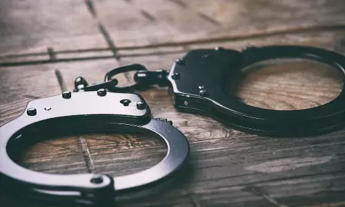 Attempt to murder: यूट्यूबर मनावलन के खिलाफ लुकआउट नोटिस जारी
