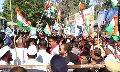 Amit Shah के इस्तीफे की मांग को लेकर असम कांग्रेस का विरोध प्रदर्शन जारी