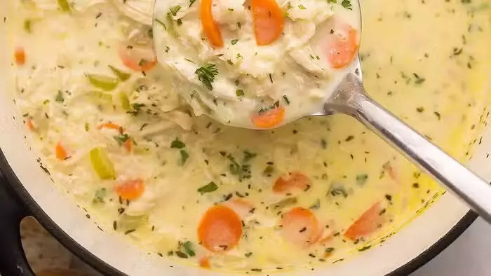 Chicken Soup: सर्दी में शरीर को पहुंचाएगा राहत