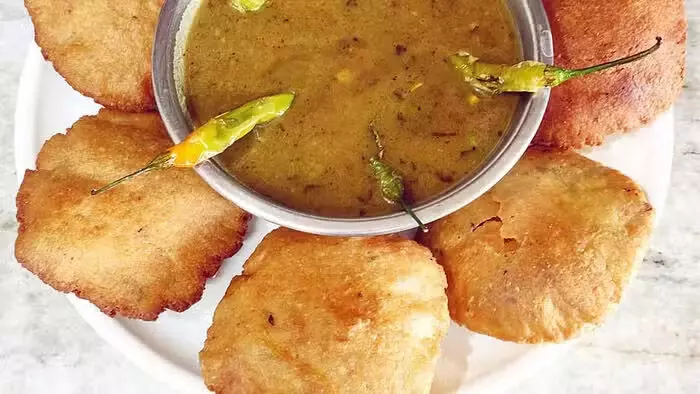 Bedai Sabji Recipe: खस्ता बेड़मी पूरी बनाने के लिए अपनाएं ये विधि, घर पर मिलेगा बाजार जैसा स्वाद