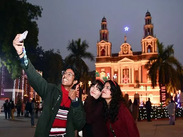 भारत भर के शहरों में रोशनी, प्रार्थना और उत्सव के साथ Christmas मनाया गया