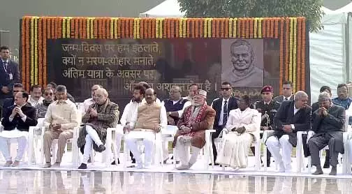 President Murmu, पीएम मोदी वाजपेयी को श्रद्धांजलि देने के लिए प्रार्थना समारोह में शामिल हुए