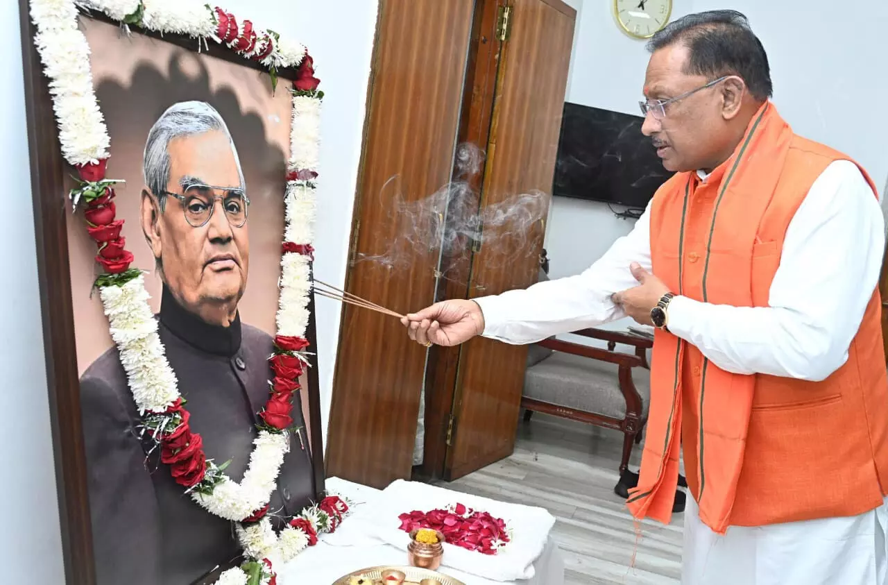 CM विष्णुदेव साय ने पूर्व प्रधानमंत्री भारत रत्न अटल बिहारी वाजपेयी के जन्मदिन पर किया नमन