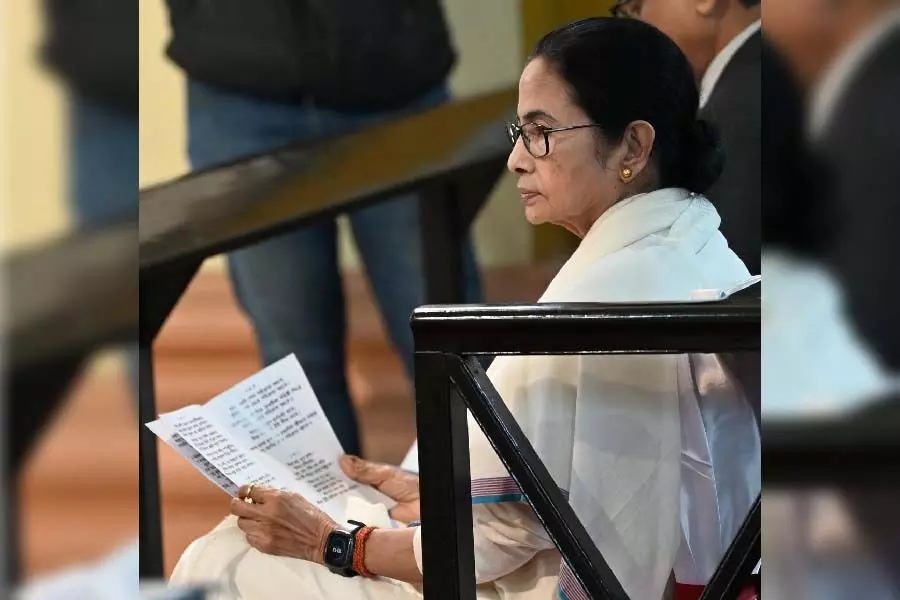 Mamata Banerjee ने लोगों को क्रिसमस की शुभकामनाएं दीं, मध्य रात्रि की प्रार्थना सभा में हिस्सा लिया