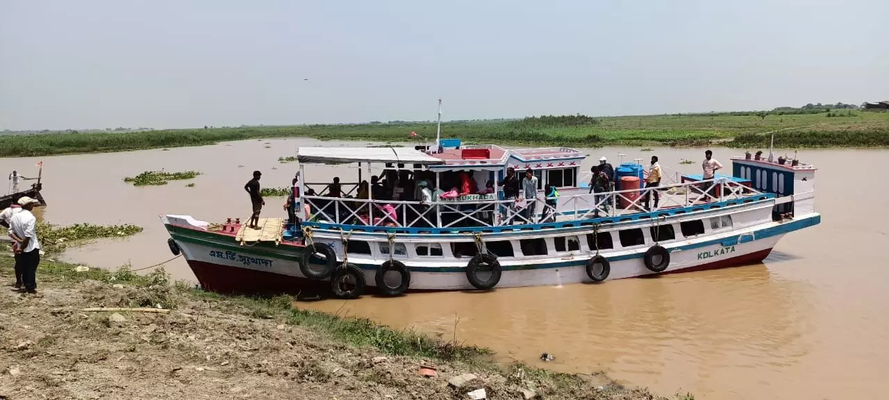 Sahibganj: जिला प्रशासन की देखरेख में गंगा में अंतर्राज्यीय फेरी सेवा शुरू