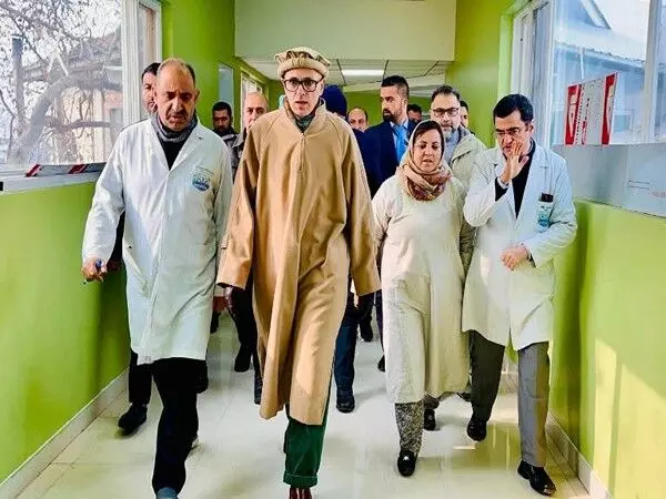 CM Omar Abdullah ने कश्मीर के स्वास्थ्य संस्थानों का औचक निरीक्षण किया