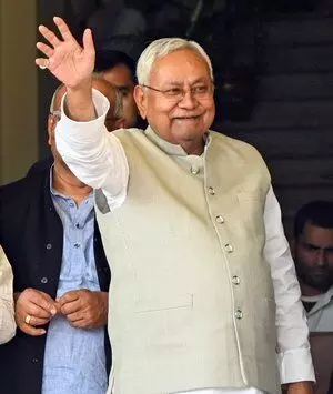 गिरिराज सिंह ने Nitish Kumar के लिए भारत रत्न की मांग की