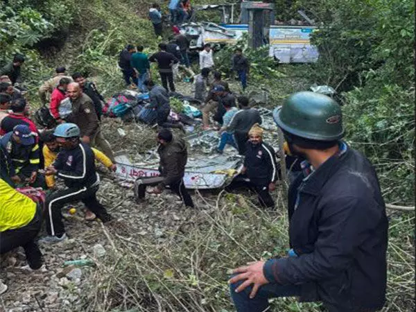 भीमताल बस दुर्घटना: CM धामी ने प्रत्येक मृतक के परिजनों को अनुग्रह राशि देने की घोषणा की