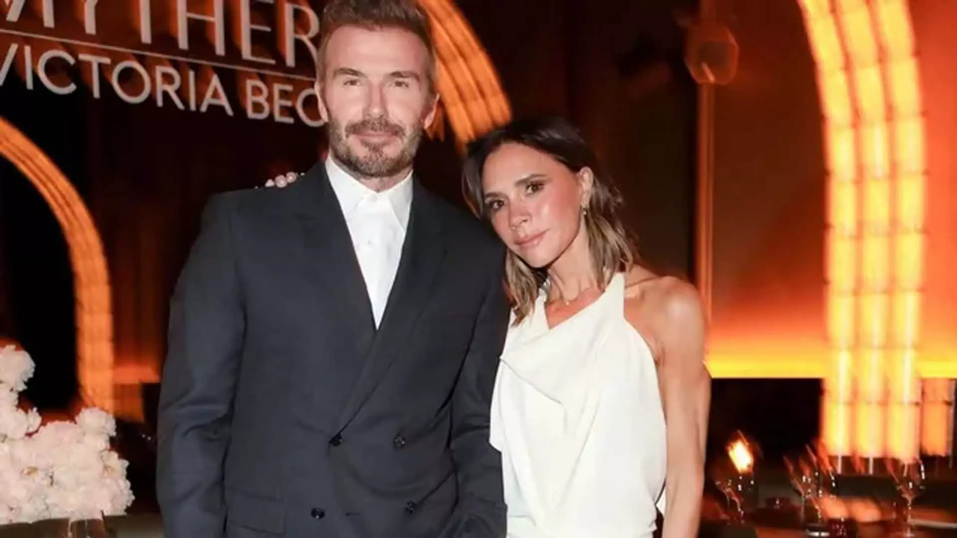 Victoria Beckham ने कहा कि वह क्रिसमस के जश्न के दौरान खाना नहीं बनातीं