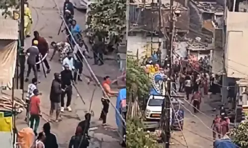 Bhopal: दो गुटों के बीच पथराव , सरेआम लहराई तलवारें