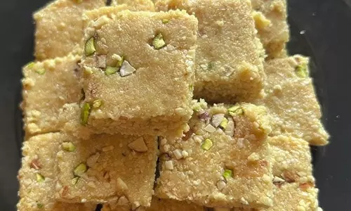 तिल-गुड़ बर्फी: ठंड को दूर भगाने में मदद करेगी गर्म तासीर वाली ये मिठाई तिल-गुड़ बर्फी: ठंड को दूर भगाने में मदद करेगी गर्म तासीर वाली ये मिठाई