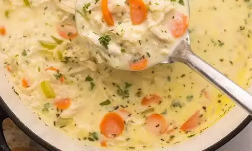 Chicken Soup: सर्दी में शरीर को पहुंचाएगा राहत