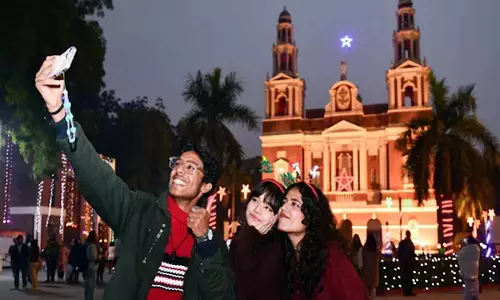 भारत भर के शहरों में रोशनी, प्रार्थना और उत्सव के साथ क्रिसमस मनाया