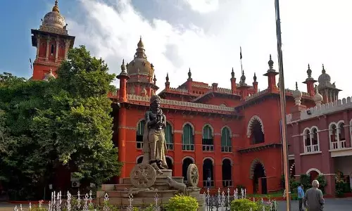Tamil Nadu: मद्रास उच्च न्यायालय ने झुग्गी-झोपड़ियों वाले राज्य से भवन निर्माण उल्लंघन पर रोक लगाने की मांग की