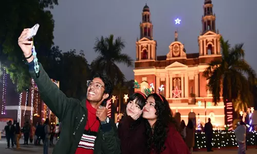 भारत भर के शहरों में रोशनी, प्रार्थना और उत्सव के साथ Christmas मनाया गया