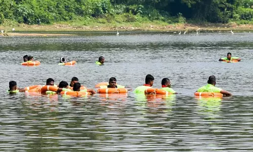 Tamil Nadu: दमकलकर्मियों ने डूबे हुए कक्षा 10 के तीन छात्रों के शव बरामद किए Tamil Nadu: दमकलकर्मियों ने डूबे हुए कक्षा 10 के तीन छात्रों के शव बरामद किए