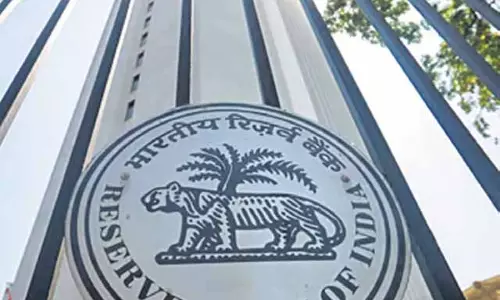 रुपये को सहारा देने के लिए RBI ने अक्टूबर में विदेशी मुद्रा बाजार में 9.28 अरब डॉलर बेचे