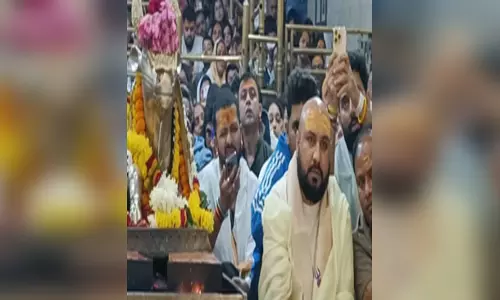 महाकाल के दर पहुंचे बी प्राक, भस्म आरती में हुए शामिल