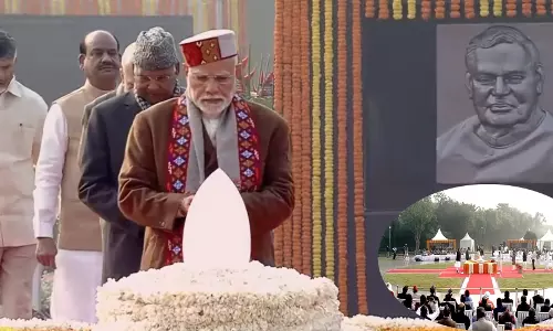 पीएम मोदी ने पूर्व प्रधानमंत्री अटल बिहारी वाजपेयी की 100वीं जयंती पर सदैव अटल स्मारक पर पुष्पांजलि अर्पित की पीएम मोदी ने पूर्व प्रधानमंत्री अटल बिहारी वाजपेयी की 100वीं जयंती पर सदैव अटल स्मारक पर पुष्पांजलि अर्पित की