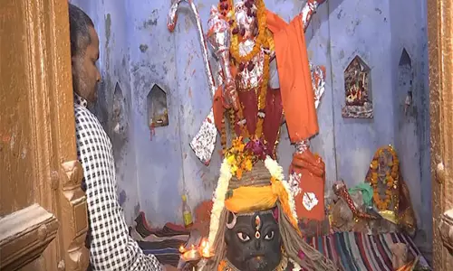 UP: कार्तिकेश्वर महादेव मंदिर फिर से खुला, सुबह की आरती हुई, दर्शन के लिए उमड़े श्रद्धालु UP: कार्तिकेश्वर महादेव मंदिर फिर से खुला, सुबह की आरती हुई, दर्शन के लिए उमड़े श्रद्धालु