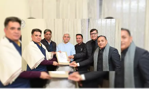 J&K: भाजपा नेताओं ने एलजी के साथ राजौरी, पुंछ में बुनियादी ढांचे के मुद्दों पर चर्चा की