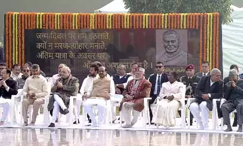 President Murmu, पीएम मोदी वाजपेयी को श्रद्धांजलि देने के लिए प्रार्थना समारोह में शामिल हुए