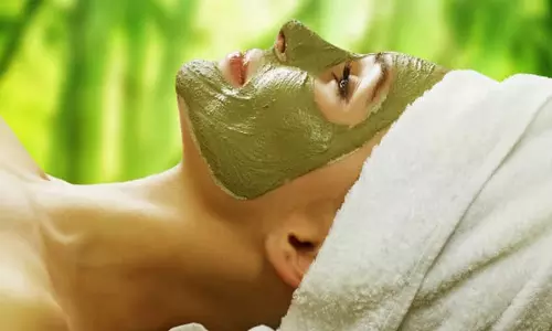 Pimple Free Skin: रात में लगाएं नीम फेस पैक, पाएं बेदाग और ग्लोइंग स्किन Pimple Free Skin: रात में लगाएं नीम फेस पैक, पाएं बेदाग और ग्लोइंग स्किन
