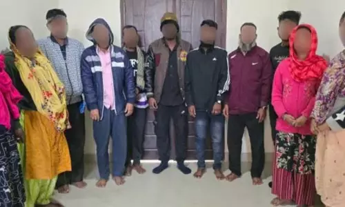 Assam : सीमा पार करने की कोशिश कर रहे 16 बांग्लादेशी नागरिकों को पुलिस ने पकड़ा Assam : सीमा पार करने की कोशिश कर रहे 16 बांग्लादेशी नागरिकों को पुलिस ने पकड़ा