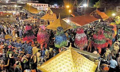 Sabarimala: हर पथ-हर जगह शरण की पुकार, स्वर्ण वस्त्रों से दीपवरणा आज