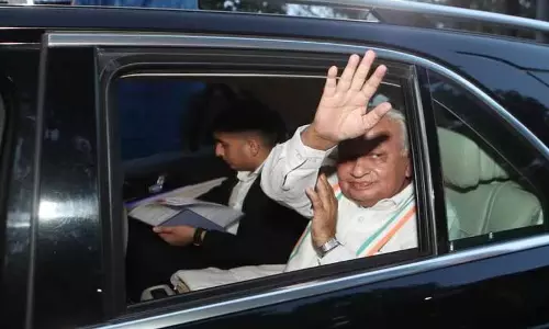 Kerala :   विवादों और झड़पों से घिरे आरिफ के दिन नाटक और रहस्य से भरे रहे