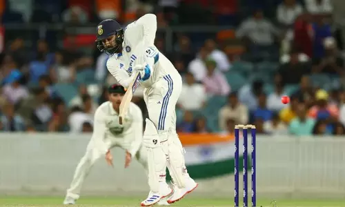 रोहित शर्मा एक स्ट्रोक मास्टर की भूमिका निभाते रोहित शर्मा एक स्ट्रोक मास्टर की भूमिका निभाते