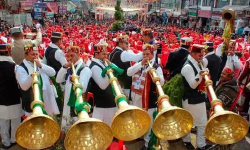 अधिक पर्यटकों को आकर्षित करने के लिए Manali विंटर कार्निवल को स्थगित करने की मांग