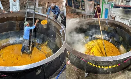 Ajmer Sharif Dargah: इस दरगाह में है दुनिया का सबसे बड़ा बर्तन में बनता है 5000 किलो खाना