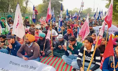 Sangrur में शिक्षकों ने नियुक्तियां पूरी न होने के विरोध में प्रदर्शन किया