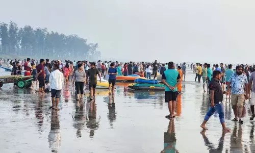 Raigad के समुद्र तटों पर पर्यटकों की भीड़, पर्यटन सीजन का चरम दिन