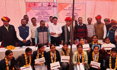 Sikar: जिले में सुशासन सप्ताह - प्रशासन गांव की ओर 2024 अभियान Sikar: जिले में सुशासन सप्ताह - प्रशासन गांव की ओर 2024 अभियान