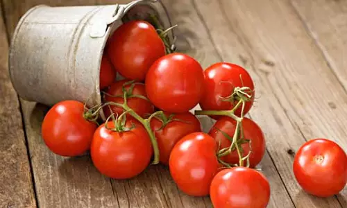 इन पांच सब्जियों में टमाटर डालने की गलती न करें